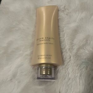 NWT…. Dream angels, heavenly, luminous body lotion. 5 FL OZ